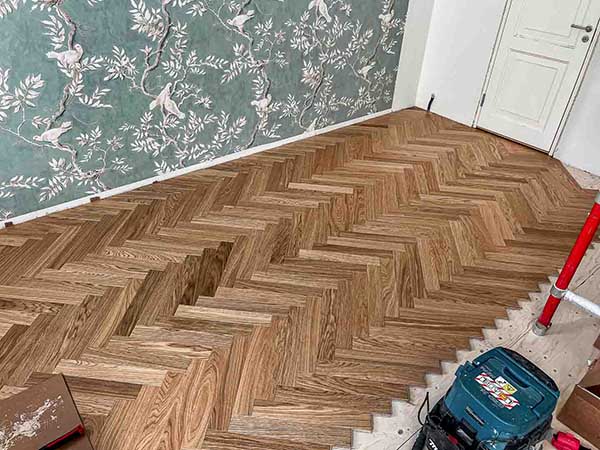 Lattia-asennukset